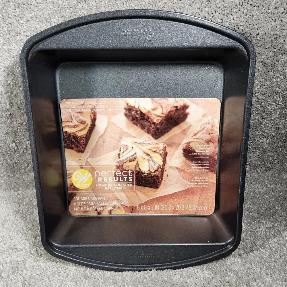 Wilton Square Cake‎ Pan Dark Gray Non-Stick Perfect Results Bakeware 8x8x2 Inch